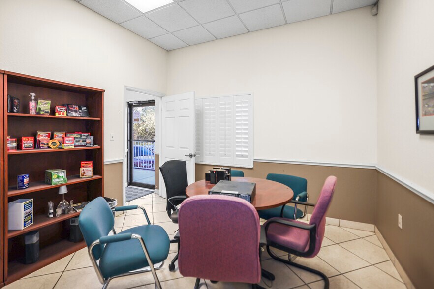 More Photos Of 1555 Sunshine Dr, Clearwater Warehouse For Sale