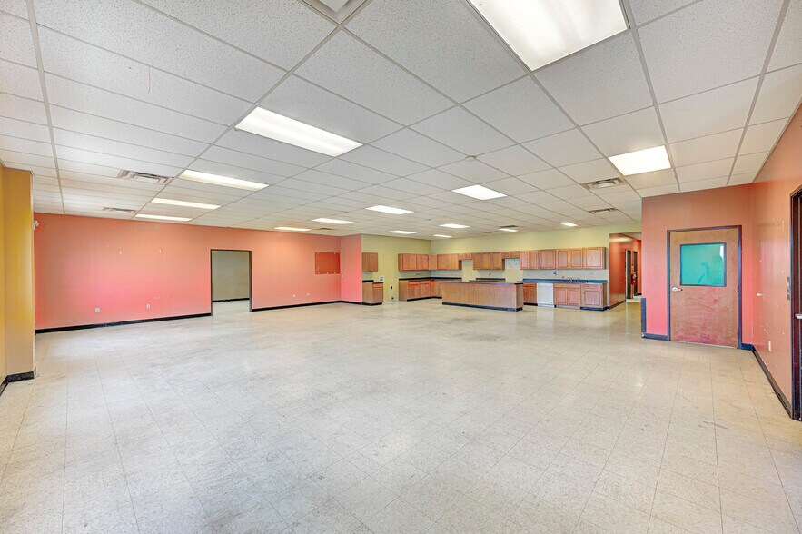 More Photos Of 1400 Commerce Pky, Franklin Warehouse For Lease