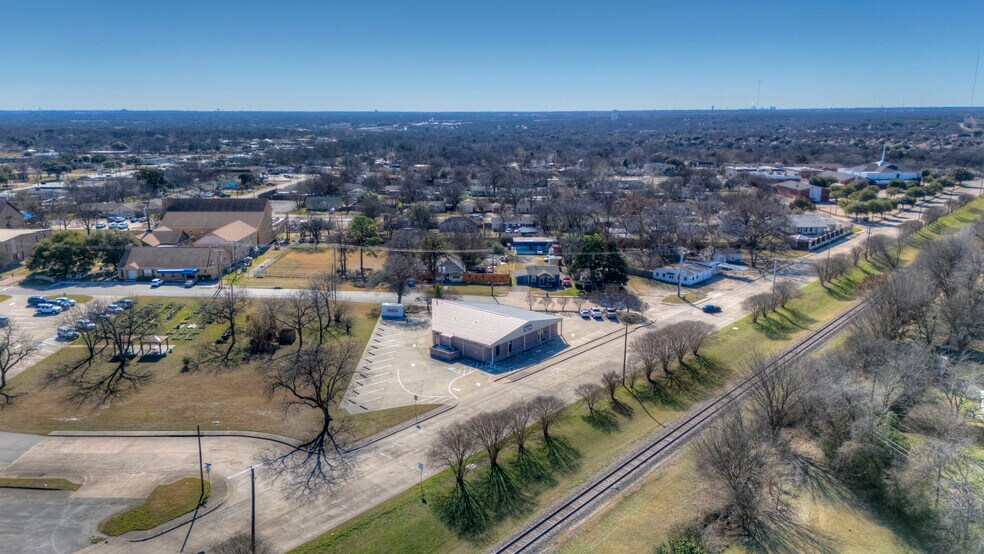 More Photos Of 300 Santa Fe Trl, Duncanville Freestanding For Sale