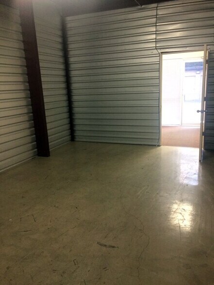 More Photos Of 7340 Blanco Rd, San Antonio Self Storage For Lease