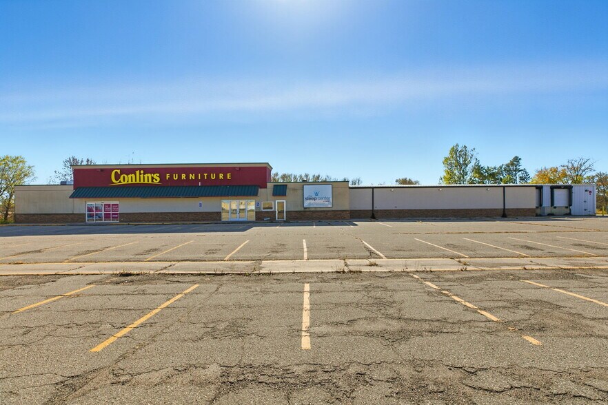 More Photos Of 310 34th Ave W, Alexandria Freestanding For Sale