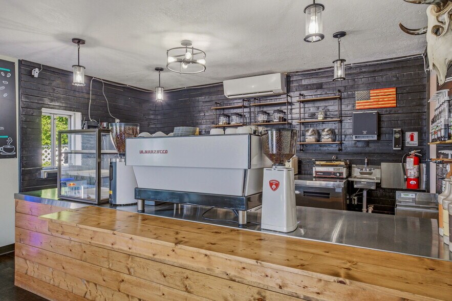 More Photos Of 608 SW Big Bend Trl, Glen Rose Restaurant For Sale