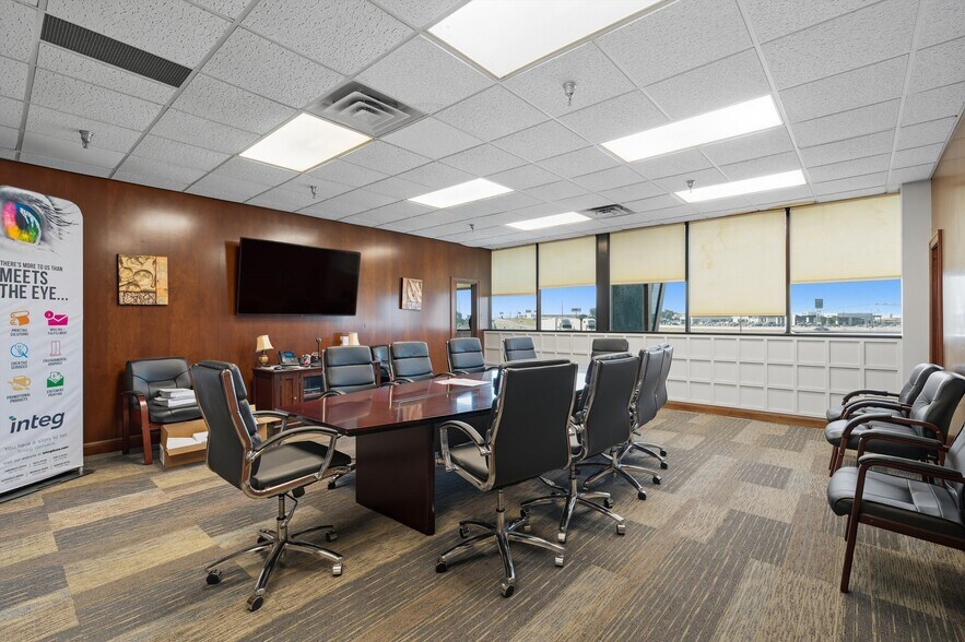 More Photos Of 700 W Loop 340, Waco Office For Lease