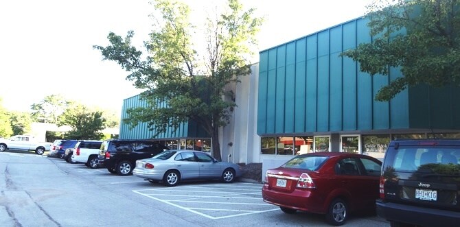 More Photos Of 310-336 Sovereign Ct, Ballwin Warehouse For Lease
