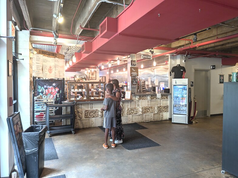 More Photos Of 939 W Wilson Ave, Chicago Office For Lease