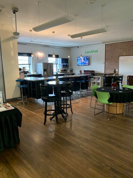 More Photos Of 315 Main St, Huntington General Retail For Lease