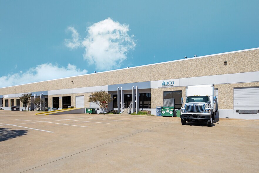 More Photos Of 2200 Denton Dr, Austin Warehouse For Lease