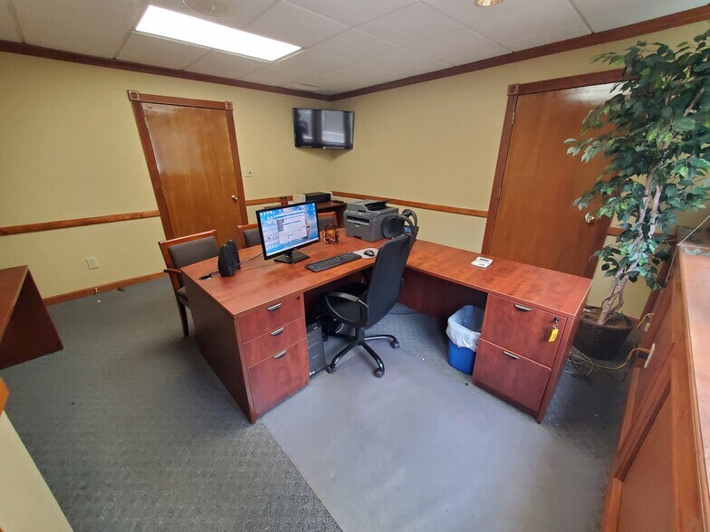 More Photos Of 5780 Holiday Rd, Buford Self Storage For Sale