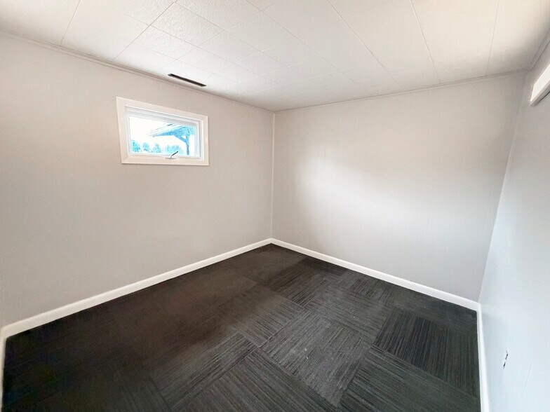 More Photos Of 3130 Memorial Hwy, Dallas Office For Sale