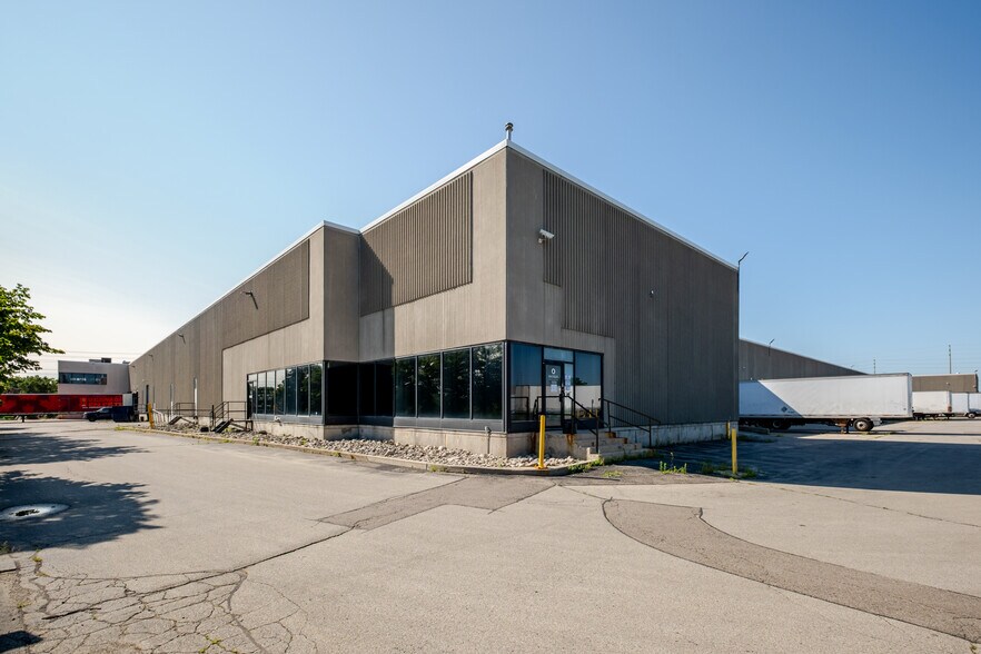 More Photos Of 2001-2045 Drew Rd, Mississauga Warehouse For Lease