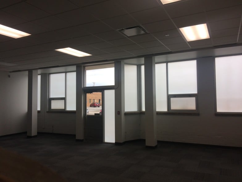 More Photos Of 533 E Walnut St, Green Bay Freestanding For Sale