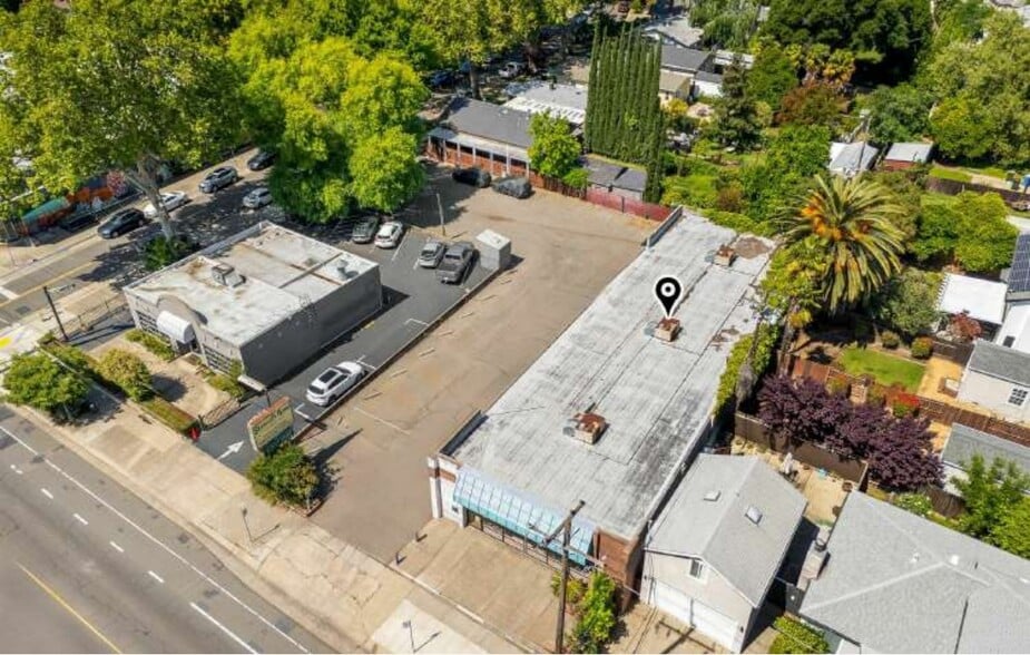 More Photos Of 3168 Riverside Blvd, Sacramento General Retail For Sale