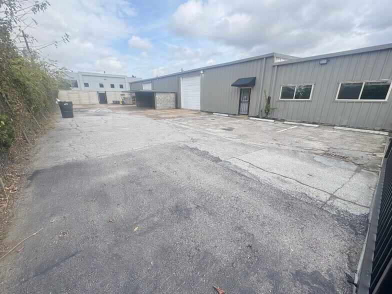 More Photos Of 6214 Beverly Hill St, Houston Office For Lease