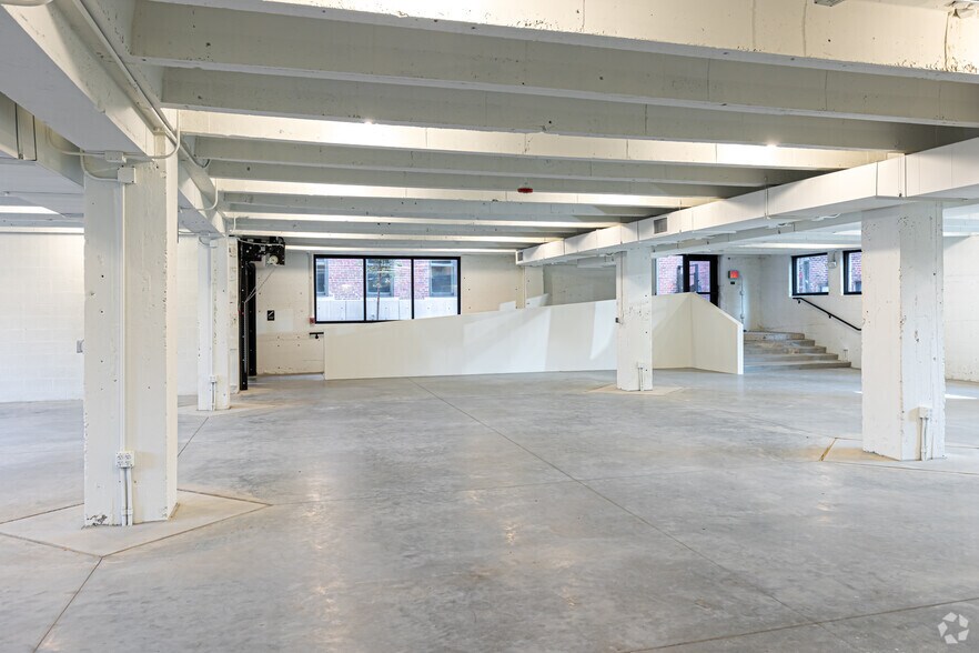 More Photos Of 14 W 3rd St, Kansas City Office For Lease