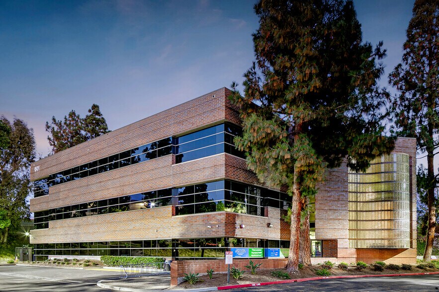 Primary Photo Of 601 S Lewis St, Orange Office For Sale