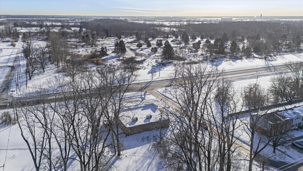 More Photos Of 8498 Wayne Rd, Romulus Convenience Store For Lease