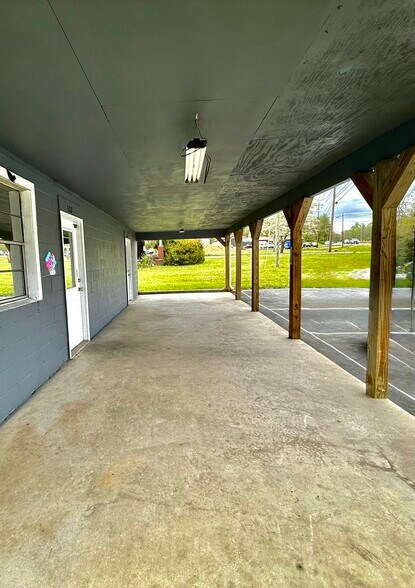 More Photos Of 1074 S Main St, Crossville Office For Sale