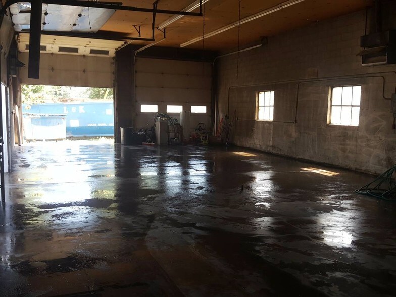 More Photos Of 704 S Metcalf Rd, Louisburg Warehouse For Lease