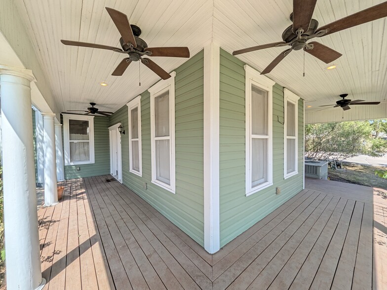 More Photos Of 206 Taylor St, Hutto Office For Lease