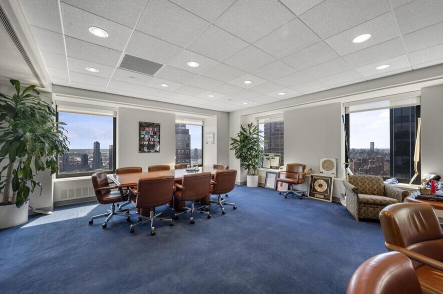More Photos Of 633 Third Ave, New York Office For Sale