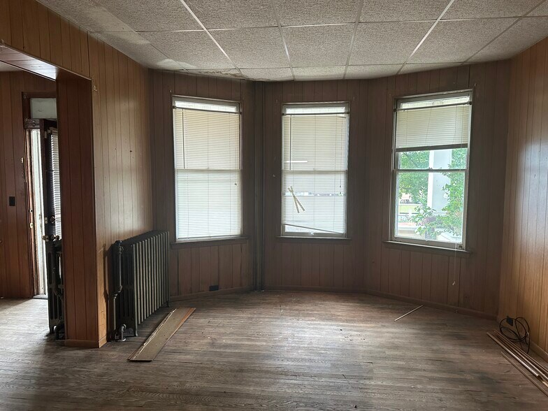 More Photos Of 120 Grand Ave, Cumberland Specialty For Sale