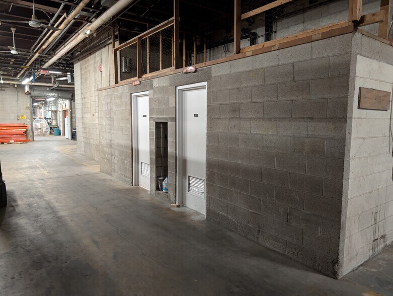 More Photos Of 40 S Third St, Walnutport Warehouse For Lease