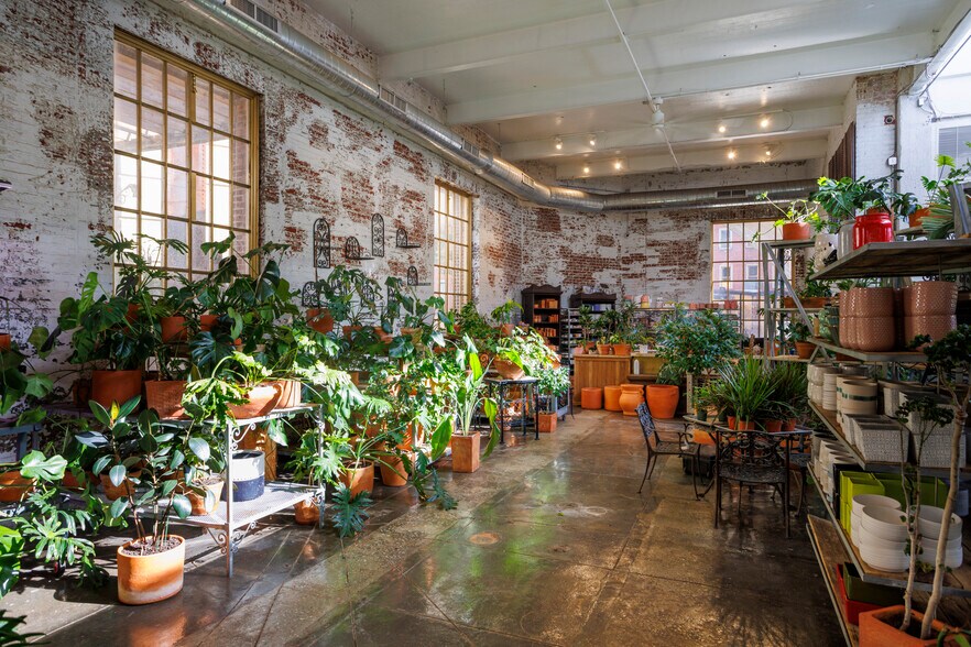 More Photos Of 114 Green Ln, Philadelphia General Retail For Lease