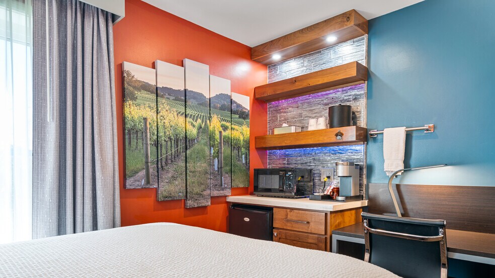 More Photos Of 178 Dry Creek Rd, Healdsburg Hotel For Sale