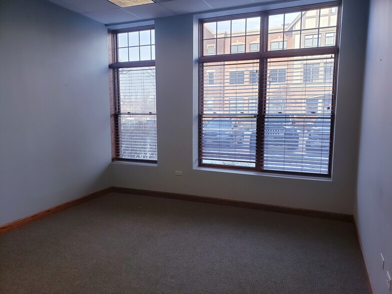 More Photos Of 20635 Abbey Woods Ct N, Frankfort Loft Creative Space For Sale