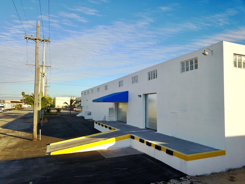 More Photos Of 3500 NW 71st St, Miami Warehouse For Lease