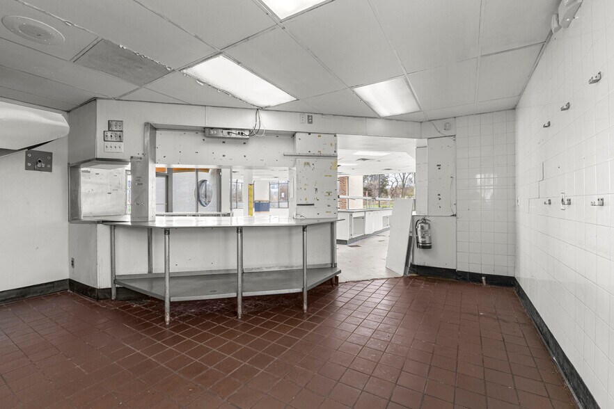 More Photos Of 15839 Telegraph Rd, Redford Township Fast Food For Lease