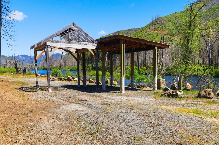 More Photos Of 50660 McKenzie Hwy, Vida Land For Sale