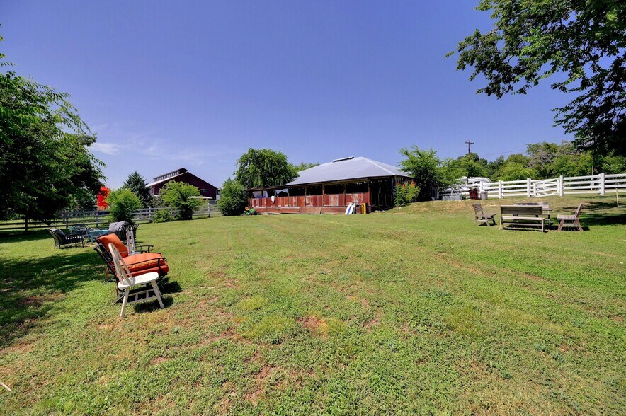 More Photos Of 23351 Ranch to Market 150 rd, Driftwood Specialty For Sale