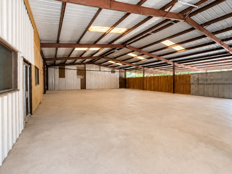More Photos Of 8635 E Mt Houston Rd, Houston Warehouse For Lease