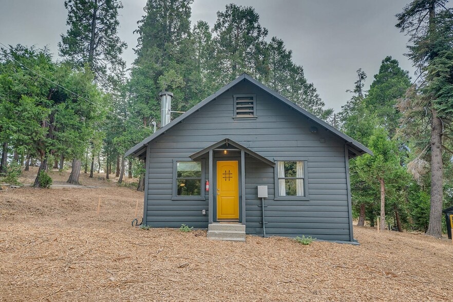 More Photos Of 25807 State Highway 189, Twin Peaks Hotel For Sale