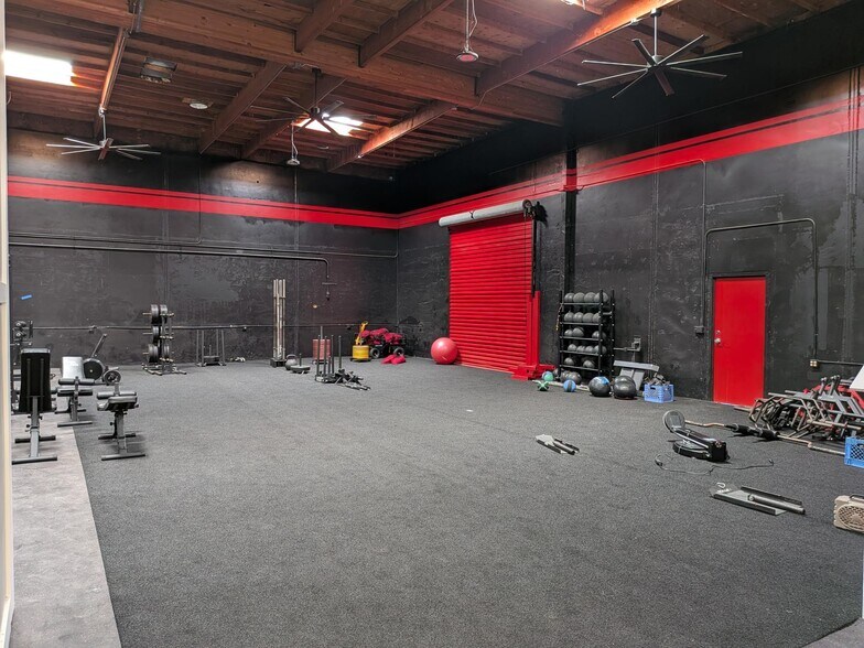 More Photos Of 5 Hangar Way, Watsonville Service For Lease