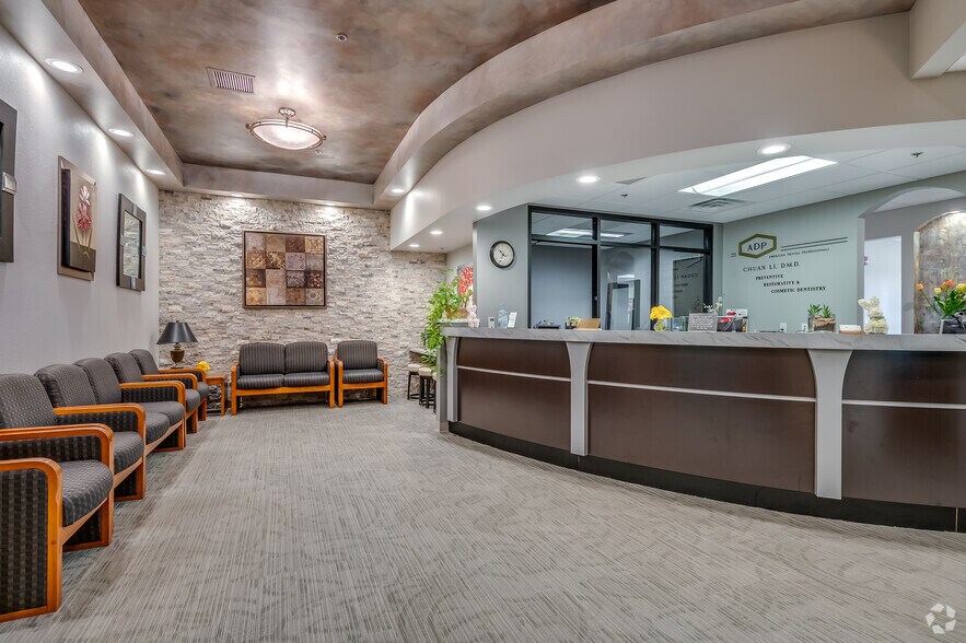 More Photos Of 2675 N Mayfair Rd, Wauwatosa Office For Lease