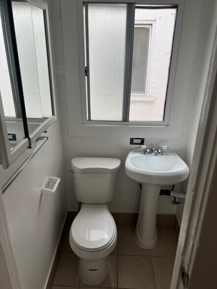 More Photos Of 717 Columbia Ave, Los Angeles Apartments For Sale