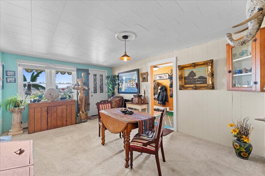 More Photos Of 517 Milwaukee St, Kewaunee General Retail For Sale