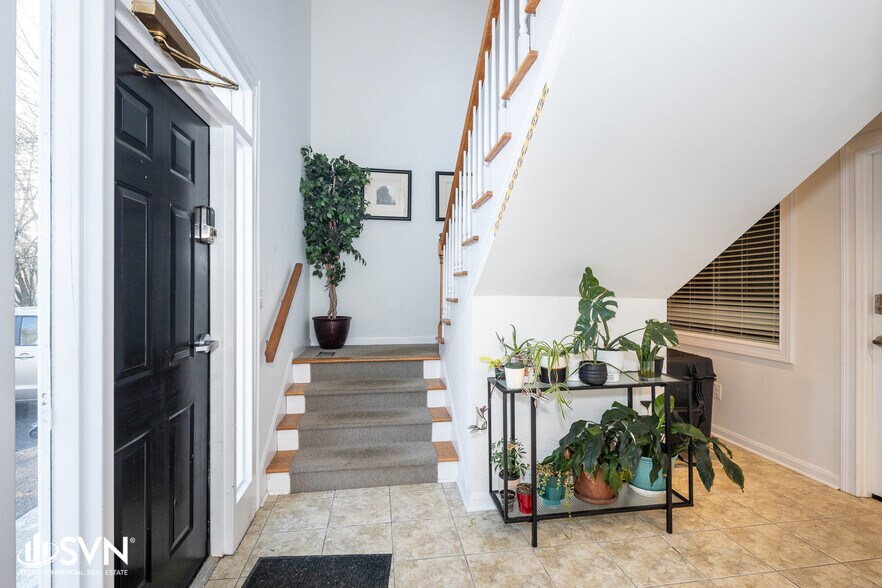 More Photos Of 3493 Lansdowne Dr, Lexington Office For Lease