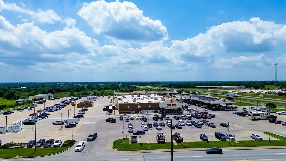 More Photos Of 3303 E Main St, Madisonville Unknown For Lease