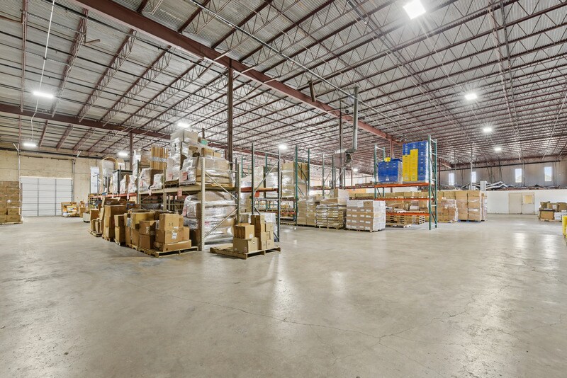 More Photos Of 101 E Nakoma St, San Antonio Showroom For Lease