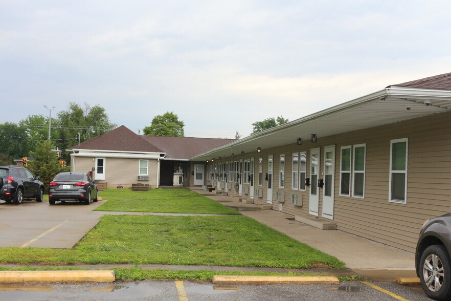 More Photos Of 1708 S Main St, South Jacksonville Apartments For Sale