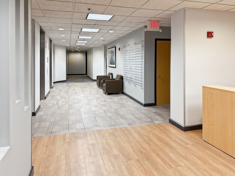 More Photos Of 9393 W 110th St, Overland Park Coworking Space