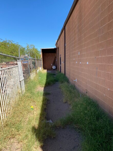 More Photos Of 208 W Maricopa Fwy, Phoenix Warehouse For Sale