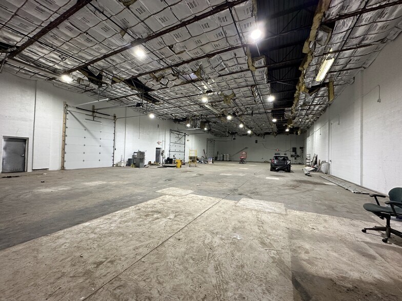 More Photos Of 30835 W 10 Mile Rd, Farmington Warehouse For Lease