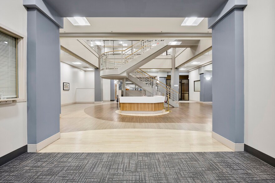 More Photos Of 711-713 Troy Schenectady Rd, Latham Medical For Lease