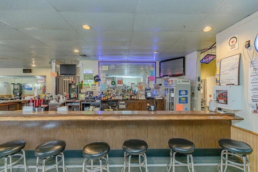 More Photos Of 100 E Jackson St, Okabena Restaurant For Sale