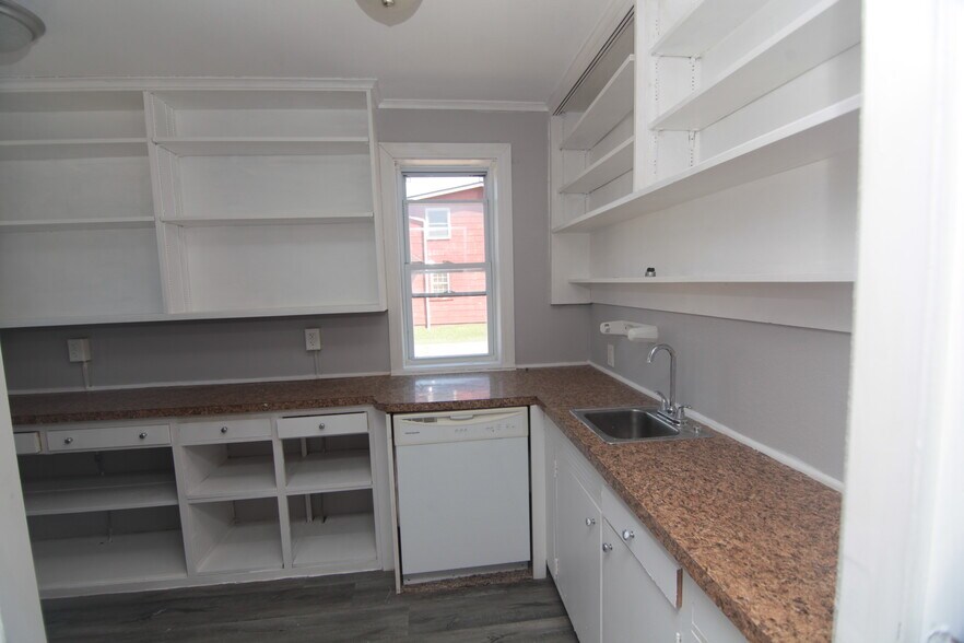 More Photos Of 124 3rd Ave W, Milan Office For Lease