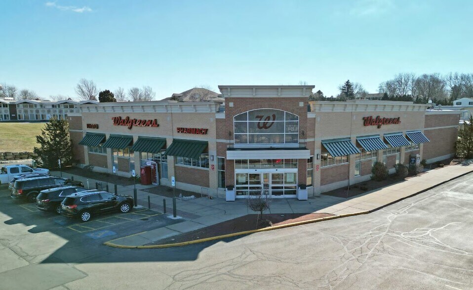 Primary Photo Of 1401 Springdale St, Mount Horeb Drugstore For Sale